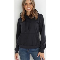 Czarna Bluza z Kapturem Anitta. Czarne bluzy damskie Born2be, xl, bez wzorów, casualowe, bez ramiączek, z kapturem. Za 19.99 zł.