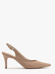 Beżowe czółenka typu slingback OFELIA. Brązowe czółenka damskie Ryłko, bez wzorów, ze skóry, bez obcasa, na szpilce, bez zapięcia. Za 379.99 zł.