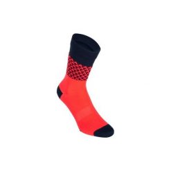Skarpetki ROADR 520. Czerwone skarpetki damskie B'TWIN, bez wzorów, z elastanu. Za 29.99 zł.