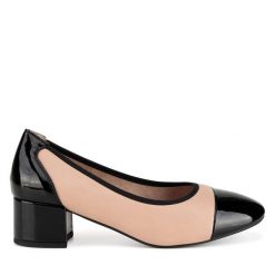 Czółenka Clara Barson. Brązowe czółenka damskie Clara Barson, bez wzorów, bez obcasa, bez zapięcia. Za 119.99 zł.