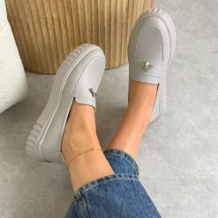 Beżowe skórzane półbuty damskie Vinceza 93204. Brązowe półbuty damskie VINCEZA, na lato, bez wzorów, z jeansu, eleganckie, bez obcasa, bez zapięcia. Za 189.00 zł.