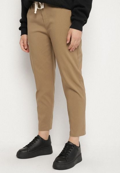 Ciemnobeżowe Spodnie z Bawełny z Powiniętymi Nogawkami i Sznurkiem Savarile. Brązowe spodnie materiałowe damskie Born2be, bez wzorów, z bawełny. Za 59.99 zł.