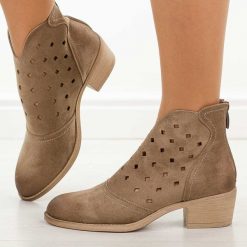 Beżowe ażurowe botki damskie na obcasie Potocki 12749. Brązowe botki damskie POTOCKI, na jesień, w ażurowe wzory, z jeansu, eleganckie, bez obcasa, na obcasie, bez zapięcia. Za 219.00 zł.