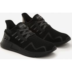 Czarne Buty Sportowe At The Moment. Czarne buty sportowe męskie Born2be, z aplikacjami, bez zapięcia. Za 129.99 zł.