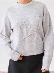 Sweter z aplikacją 3D z domieszką wełny - szary. Szare swetry nierozpinane damskie Sinsay, l, z aplikacjami, z wełny, bez kołnierzyka, bez ramiączek. Za 59.99 zł.
