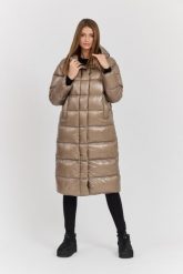 HETREGO Beżowy damski płaszcz puchowy Tara Woman Oversized Quilted Coat. Brązowe płaszcze damskie HETREGO, bez wzorów, z materiału, bez kołnierzyka, bez kaptura. W wyprzedaży za 1,139.99 zł.