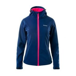 Damska Kurtka Softshell Caria II. Czerwone kurtki sportowe damskie Hi-tec, s, bez wzorów, z softshellu, bez ramiączek, bez kaptura, trekkingowe. Za 197.99 zł.