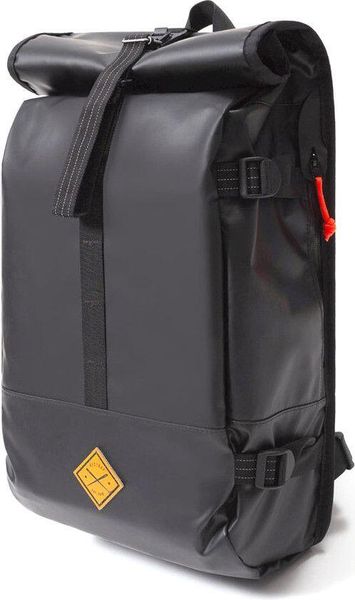 Plecak Triangle RollTop 22 L. Czarne plecaki męskie RESTRAP, bez wzorów, z materiału, eleganckie. Za 1,224.35 zł.