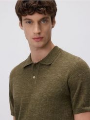 Strukturalny sweter polo - zielony. Zielone swetry męskie Reserved, l, bez wzorów, z bawełny, bez kołnierzyka, bez ramiączek. Za 119.99 zł.