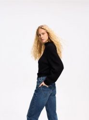 Jeansy z kieszeniami w kształcie serca - niebieski. Niebieskie jeansy damskie Reserved, bez wzorów, z bawełny. Za 139.99 zł.