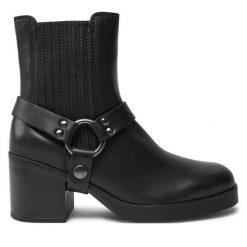 Botki Unisa. Czarne botki damskie Unisa, bez wzorów, bez obcasa, na słupku, bez zapięcia. Za 709.99 zł.