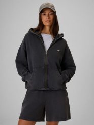 4F Bluza dresowa oversize z kapturem damska - czarna L. Czarne bluzy damskie 4F, na lato, l, bez wzorów, z dresówki, sportowe, bez ramiączek, z kapturem. Za 199.99 zł.