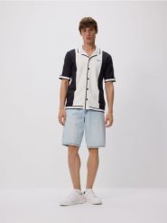 Sweter z krótkim rękawem - czarny. Czarne swetry męskie Reserved, l, bez wzorów, z bawełny, bez kołnierzyka, bez ramiączek. Za 149.99 zł.