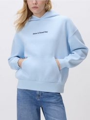 Bluza z napisem - jasnoniebieski. Niebieskie bluzy damskie Reserved, l, bez wzorów, z bawełny, bez ramiączek, bez kaptura. Za 129.99 zł.