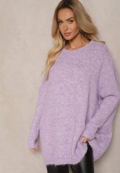 Fioletowy Casualowy Sweter Oversize Allethia. Fioletowe swetry nierozpinane damskie Renee, bez wzorów, biznesowe, bez kołnierzyka, bez ramiączek. Za 139.99 zł.