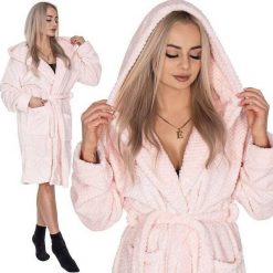 Springos Szlafrok damski z polaru rozm. L/XL z kapturem i paskiem różowy UNIWERSALNY. Czerwone szlafroki damskie Springos, l, bez wzorów, z polaru, bez ramiączek, z kapturem. Za 78.61 zł.