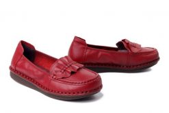 ARTIKER RELAKS 58C1505 red, półbuty damskie. Czerwone półbuty damskie Artiker Relaks, bez wzorów, ze skóry, bez obcasa, bez zapięcia. Za 165.67 zł.