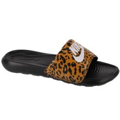 Klapki Nike Model Nike Victori One Slide Kolor Nadruk Zwierzęcy. Czarne klapki damskie Nike, bez wzorów, z materiału, bez obcasa, bez zapięcia. Za 119.99 zł.