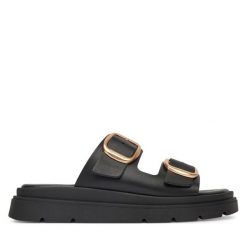Klapki Tamaris. Czarne klapki damskie Tamaris, bez wzorów, bez obcasa, bez zapięcia. Za 299.99 zł.