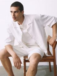 Strukturalna koszula relaxed fit - biały. Białe koszule męskie Reserved, l, bez wzorów, z bawełny, bez kołnierzyka, bez ramiączek. Za 129.99 zł.