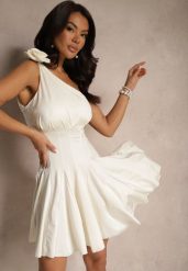 Beżowa Rozkloszowana Sukienka Satynowa na Jedno Ramię z Kwiatem 3D Olerriva. Brązowe sukienki damskie Renee, na imprezę, m, bez wzorów, z satyny, eleganckie, z asymetrycznym kołnierzem, bez ramiączek, mini, asymetryczne. Za 109.99 zł.