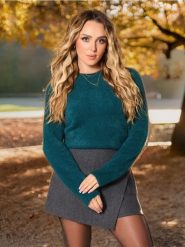 Sweter - zielony. Zielone swetry nierozpinane damskie Sinsay, l, bez wzorów, z materiału, bez kołnierzyka, bez ramiączek. Za 59.99 zł.