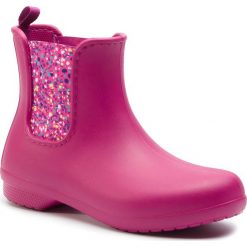 Kalosze CROCS - Freesail Chelsea Boot W 204630 Berry/Dots. Czerwone kalosze damskie Crocs, bez wzorów, z materiału, bez zapięcia. W wyprzedaży za 159.00 zł.