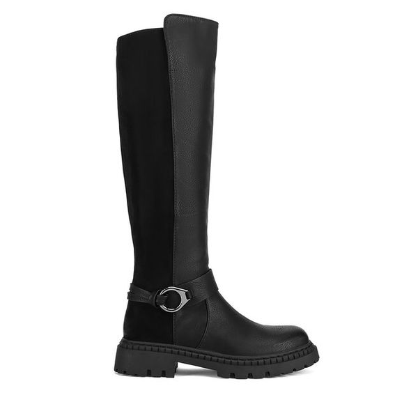 Oficerki Clara Barson. Czarne kozaki damskie Clara Barson, bez wzorów, bez obcasa, na płaskiej podeszwie, bez zapięcia. Za 179.99 zł.