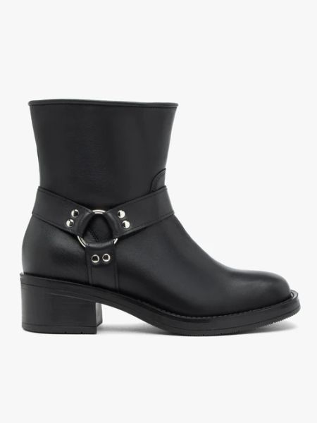Czarne botki biker boots ze skóry licowej. Czarne botki damskie Brawo sp. z o.o., bez wzorów, ze skóry, bez obcasa, bez zapięcia. Za 549.99 zł.