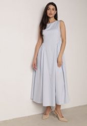 Jasnoniebieska Sukienka Bawełniana o Rozkloszowanym Fasonie z Dekoltem Łódką i Kieszeniami Elenira. Niebieskie sukienki damskie Born2be, m, bez wzorów, z bawełny, eleganckie, bez kołnierzyka, bez ramiączek, maxi, rozkloszowane. Za 149.99 zł.