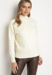 Jasnobeżowy Sweter Golf z Ozdobnym Tłoczeniem Zakończony Ściągaczem Melodiea. Brązowe swetry nierozpinane damskie Born2be, na zimę, bez wzorów, bez kołnierzyka, bez ramiączek. Za 89.99 zł.