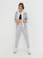 Bluza z kapturem - szary. Szare bluzy damskie Sinsay, l, bez wzorów, z bawełny, sportowe, bez ramiączek, z kapturem. Za 49.99 zł.