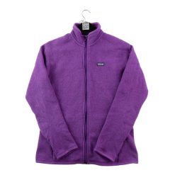 Second life - Dopasowana polarowa kurtka damska - Jak nowy. Fioletowe kurtki sportowe damskie Patagonia, m, bez wzorów, z materiału, bez ramiączek, bez kaptura, trekkingowe. Za 228.66 zł.