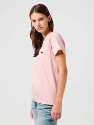 DAMSKA KOSZULKA WRANGLER REGULAR TEE SILVER PINK 112362576. Różowe bluzki damskie Wrangler, s, bez wzorów, bez kołnierzyka, bez ramiączek. Za 69.99 zł.