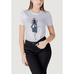 Koszulka crop top Kobieta ONLY Onlemma Life Reg S/S Lady Top Box Jrs. Białe bluzki damskie ONLY, s, bez wzorów, z bawełny, bez kołnierzyka, bez ramiączek. Za 127.75 zł.