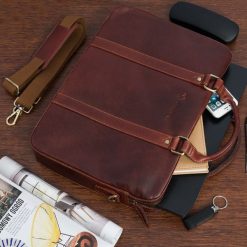 Torba męska skórzana na ramię laptopa duża koniakowa biznesowa Beltimore N06. Brązowe torby na laptopa damskie bez wzorów. Za 399.90 zł.