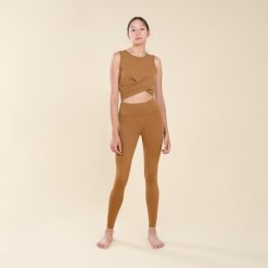 Legginsy do jogi damskie Kimjaly Premium. Brązowe legginsy damskie KIMJALY, bez wzorów, z elastanu. W wyprzedaży za 149.99 zł.