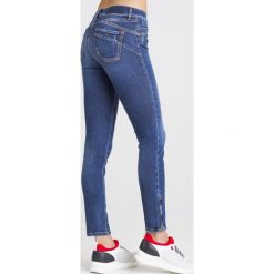 JEANSY NABUCCO SLIM FIT Sportmax Code. Niebieskie jeansy damskie Sportmax Code, bez wzorów, z bawełny. Za 539.00 zł.