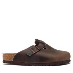 Klapki Birkenstock. Brązowe klapki męskie Birkenstock, bez wzorów, bez zapięcia. Za 649.99 zł.