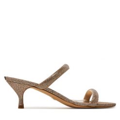Klapki Guess. Brązowe klapki męskie Guess, z aplikacjami, bez zapięcia. Za 199.99 zł.