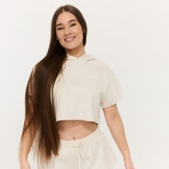 Bluza damska fitness z kapturem krótka Relay Cropped Pearl. Białe bluzy damskie GYMBEAM, l, bez wzorów, z bawełny, klasyczne, bez ramiączek, z kapturem. Za 125.90 zł.