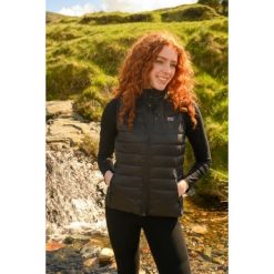 Damska kurtka bez rękawów Mac In A Sac Alpine. Czarne kurtki sportowe damskie Mac In A Sac, bez wzorów, bez ramiączek, bez kaptura, trekkingowe. Za 367.05 zł.