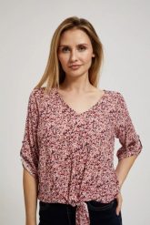 Wzorzysta koszula z dekoltem w serek i wiązaniem różowa. Czerwone koszule damskie MOODO, m, bez wzorów, bez kołnierzyka, bez ramiączek. W wyprzedaży za 19.99 zł.
