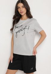 Jasnoszary T-shirt z Ozdobnym Nadrukiem z Brokatem Tenesia. Szare t-shirty damskie Born2be, l, bez wzorów, z jeansu, eleganckie, bez kołnierzyka, bez ramiączek. Za 29.99 zł.