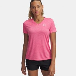 Koszulka treningowa damska Under Armour Tech V-Twist super pink/white. Czerwone bluzki damskie Under Armour, bez wzorów, sportowe, bez kołnierzyka, bez ramiączek. Za 91.10 zł.