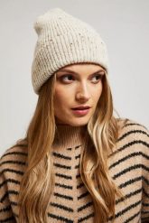 Prążkowana czapka piaskowa. Czapki damskie MOODO, bez wzorów, z poliesteru. W wyprzedaży za 19.99 zł.