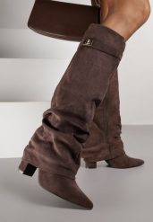 Brązowe Kozaki na Słupku z Marszczoną Cholewką Imitującą Nogawkę Rittia. Brązowe kozaki damskie Born2be, bez wzorów, z jeansu, bez obcasa, na obcasie, bez zapięcia. Za 179.99 zł.