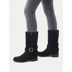 Kozaki Beverly Hills Polo Club. Czarne kozaki damskie Beverly Hills Polo Club, bez wzorów, bez obcasa, na płaskiej podeszwie, bez zapięcia. Za 349.99 zł.