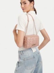 Guess Torebka J6YZ07 W3001 Różowy jasny. Czerwone listonoszki damskie Guess, z aplikacjami, ze skóry, bez dodatków. Za 210.99 zł.