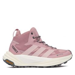 Trekkingi adidas. Czerwone obuwie trekkingowe damskie Adidas, z gore-texu, bez zapięcia. Za 899.99 zł.